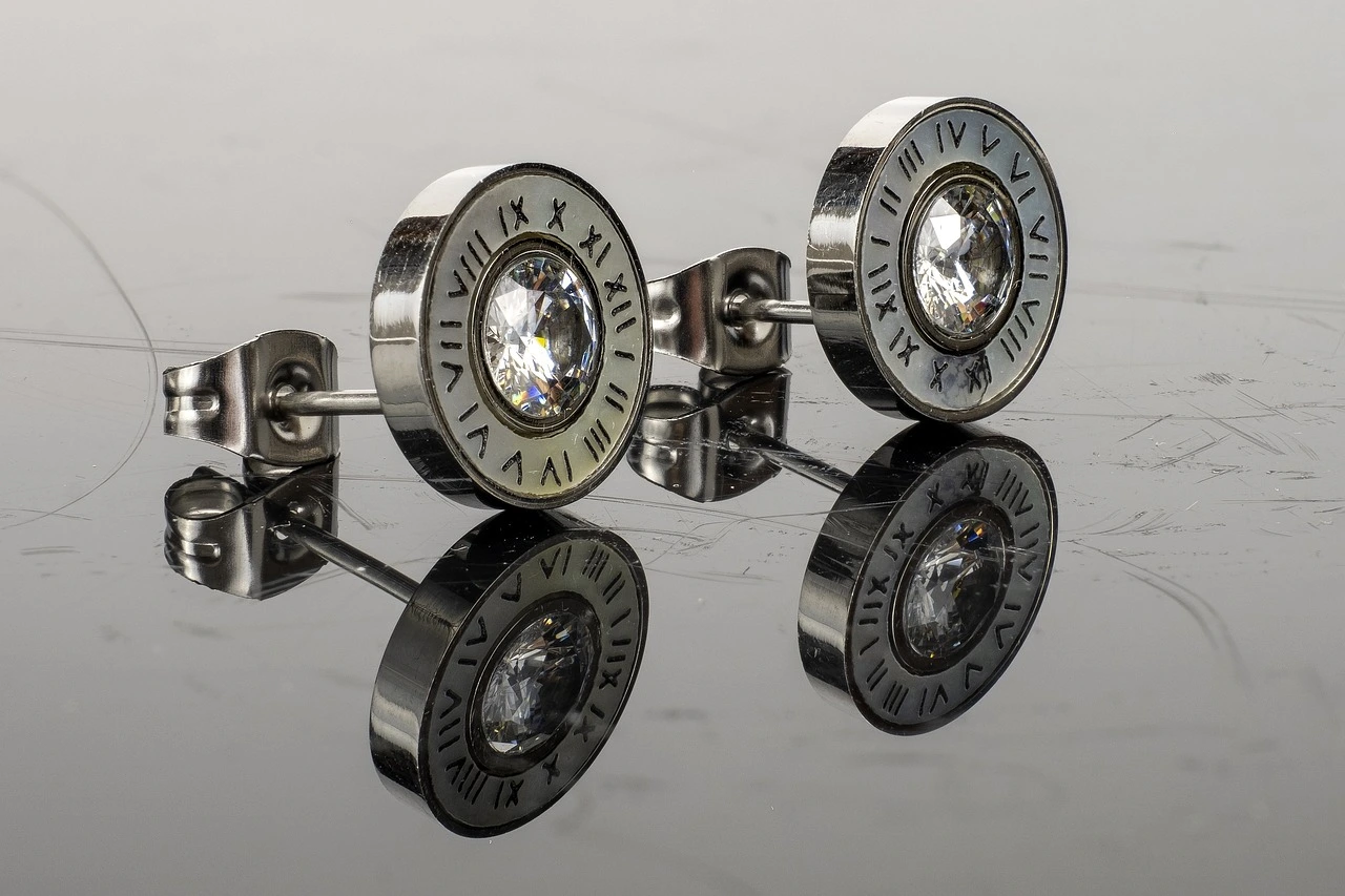 pfi-A-Comparison-of-Different-Diamond-Cuts-for-Mens-Earrings-Studs-03112023