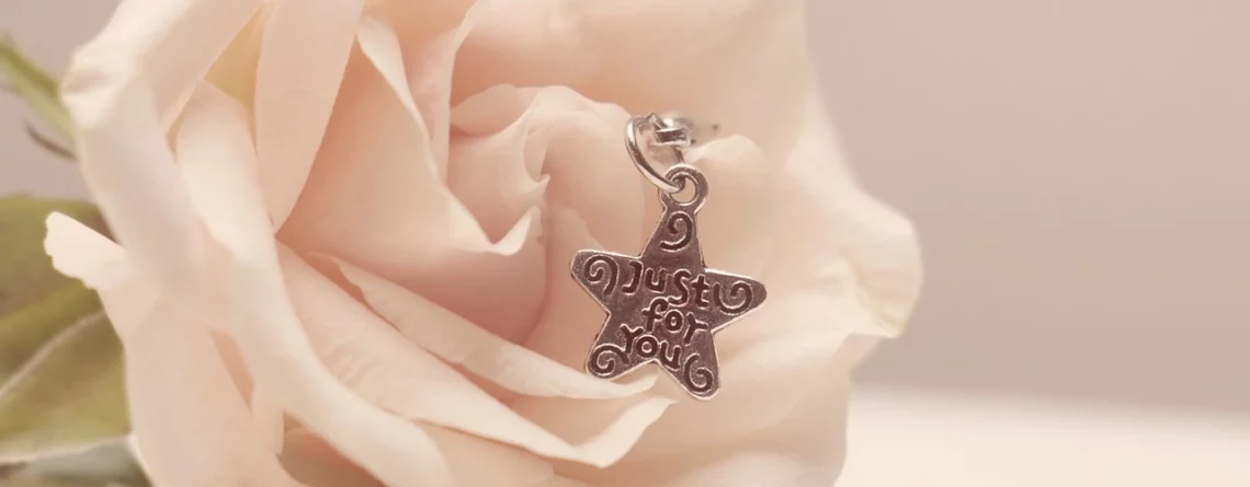 pfi-Buy-Unique-Customized-Jewelry-Online-Dos-and-Donts-16112023
