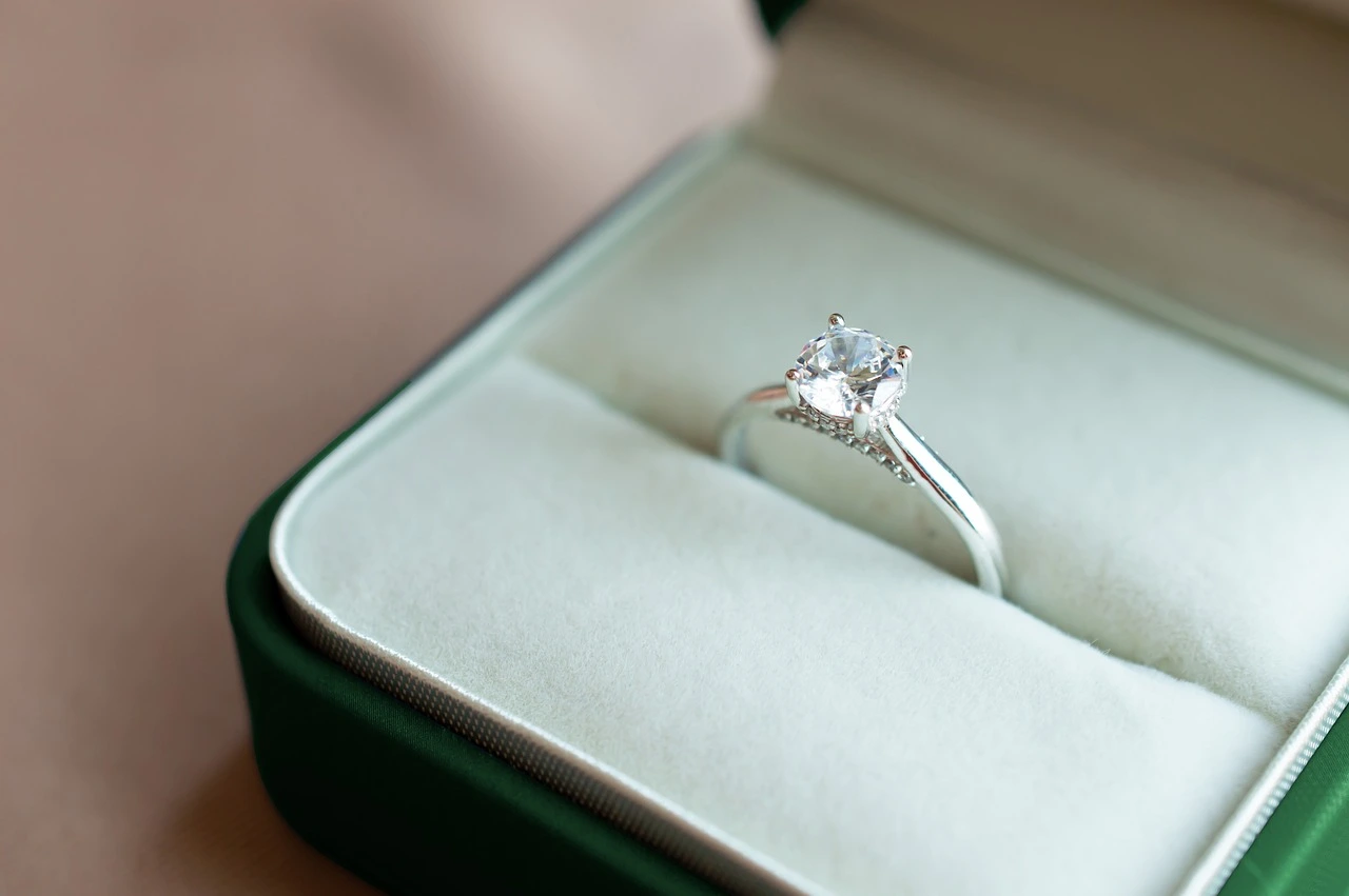Buying-the-Latest-Diamonds-Online-things-to-consider-16112023