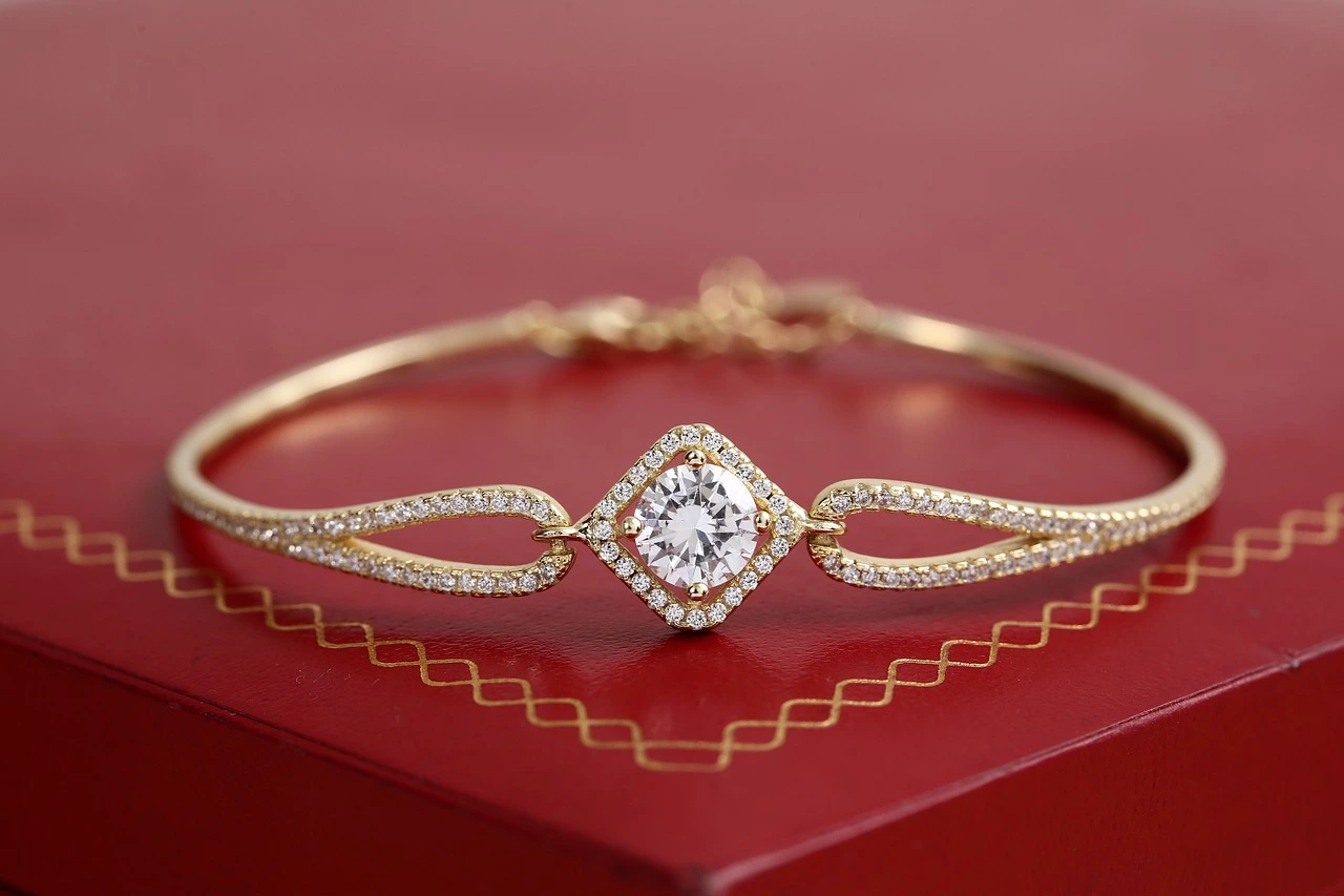 pfi-Customizing-Your-Diamond-Bangles-Designs-Designing-Your-Dream-Jewelry-03112023