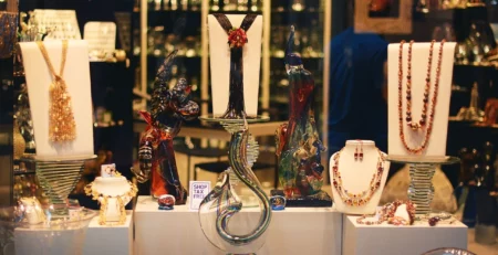 Navigating-the-Best-Jewelry-Stores-in-Singapore-16112023