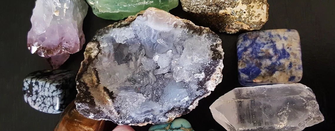 pfi-Semi-Precious-Stones-in-Fashion-Trends-and-Styling-Tips-03112023