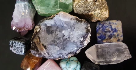 pfi-Semi-Precious-Stones-in-Fashion-Trends-and-Styling-Tips-03112023