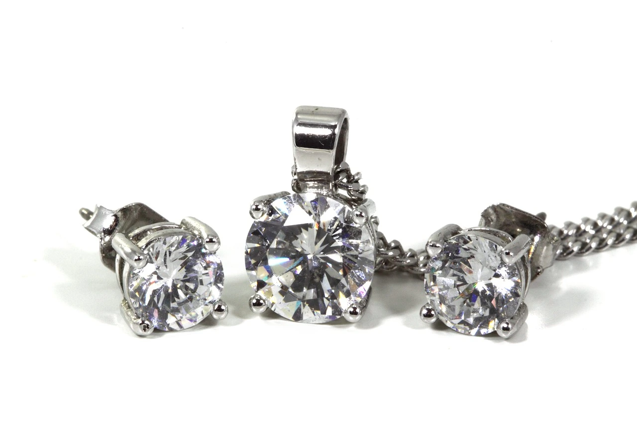 pfi-Shine-Bright-A-Guide-to-Womens-Diamond-Stud-Earrings-03112023